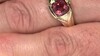 Anillo en oro con Apatita roja