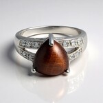 Anello in argento con Occhio di Tigre Rosso