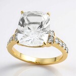 Anello in oro con Danburite