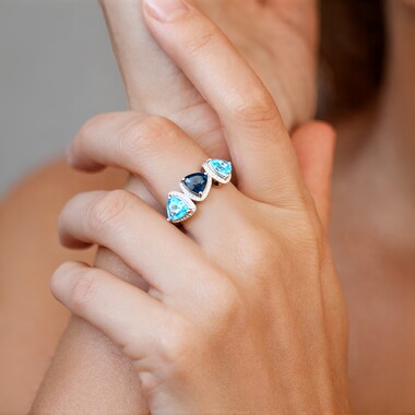 Anillo en plata con Topacio azul de Londres
