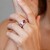 Bemainty-Rubin-Silberring (Adela Silber)