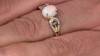 Gouden ring met een Braziliaanse witte opaal
