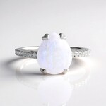 Anello in argento con Pietra di Luna Arcobaleno