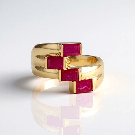 Anello in oro con Rubino Mozambico (Adela Gold)