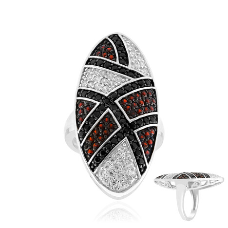 Bague en argent et Spinelle noir