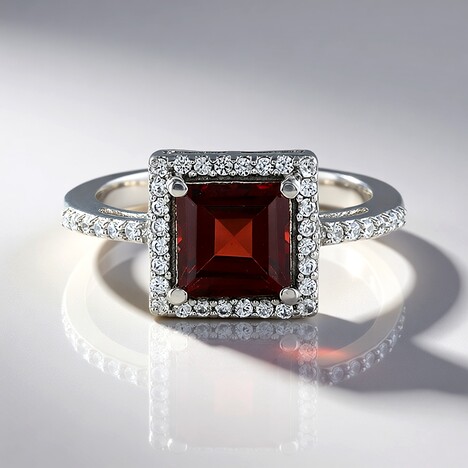 Anello in argento con Granato Mozambico