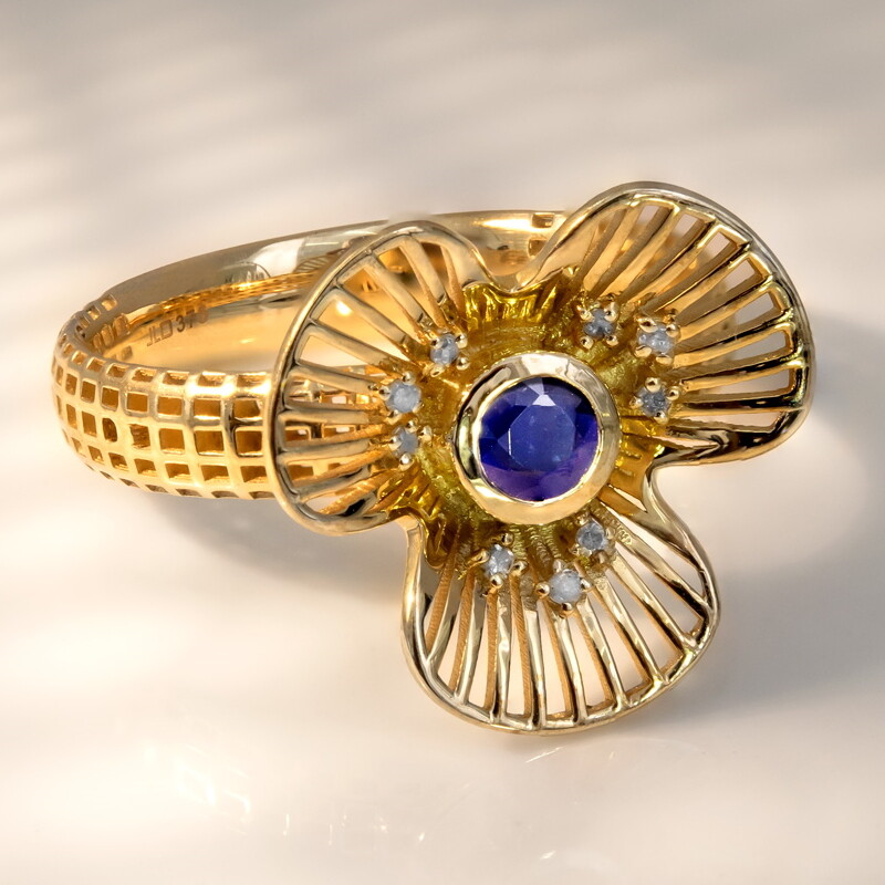 Bague en or et Saphir bleu (Ornaments by de Melo)