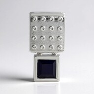 Colgante en plata con Zafiro azul (MONOSONO COLLECTION)