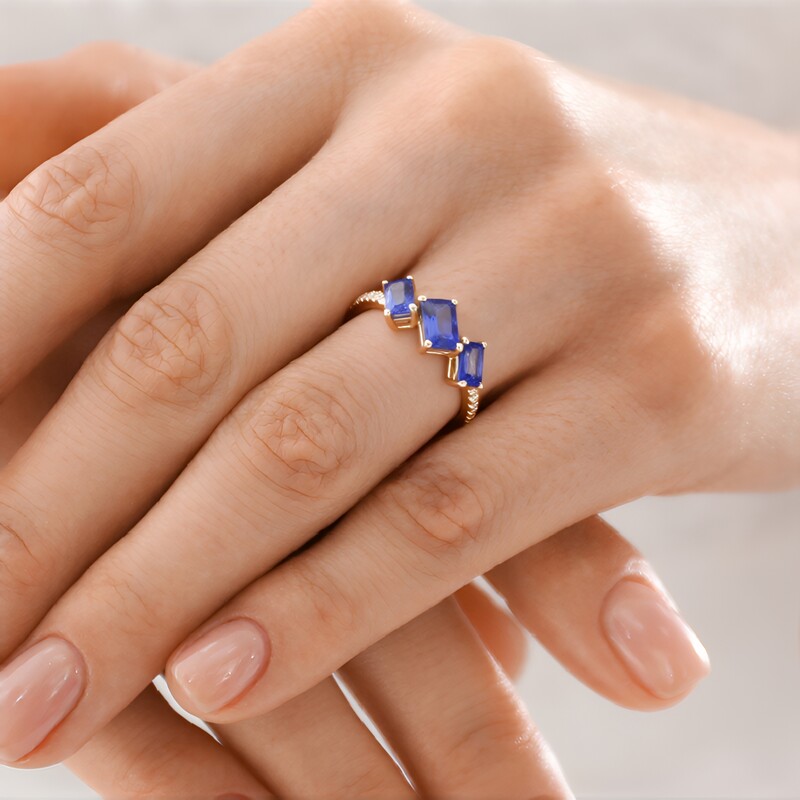 Anello in oro con Tanzanite AAA (CIRARI)