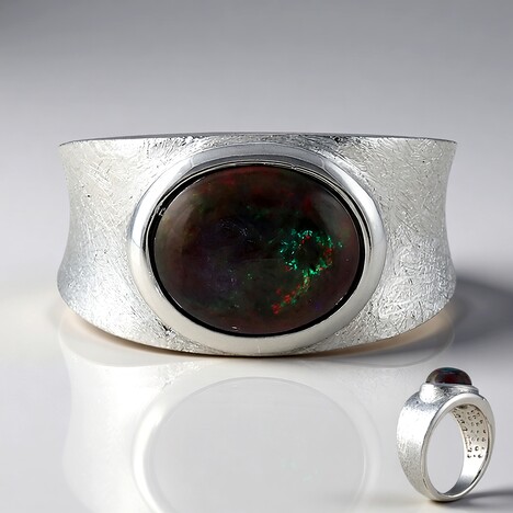 Anello in argento con Opale Mezezo