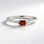 Zilveren ring met een Tanzania robijn