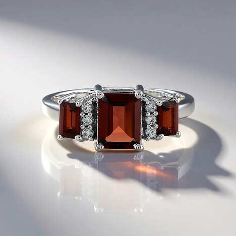 Anello in argento con Granato Mozambico