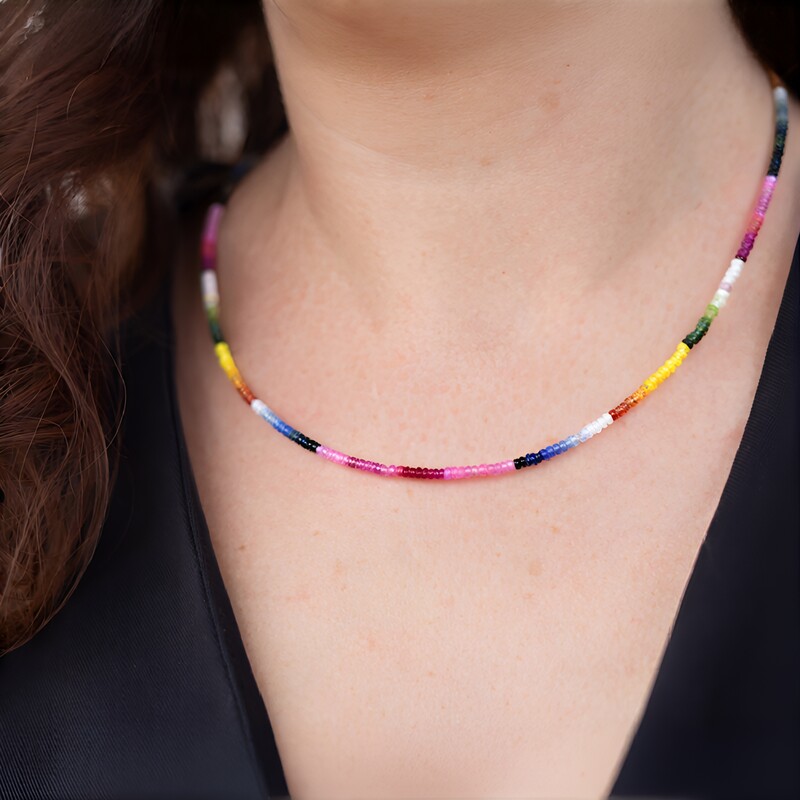 Zilveren halsketting met saffieren