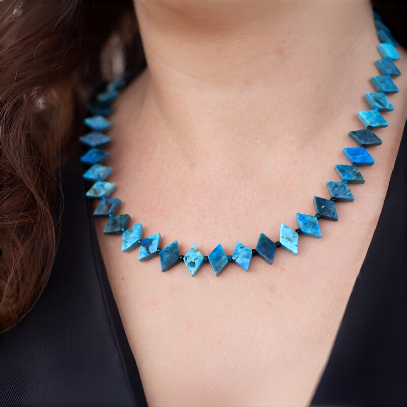 Collier en argent et Apatite bleu néon