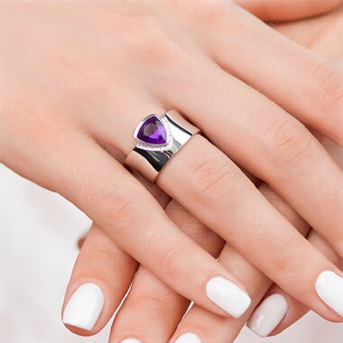 Anillo en plata con Amatista de Siberia (de Melo)