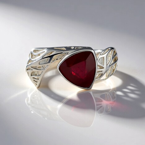 Anello in oro con Rubino del Madagascar (Ornaments by de Melo)