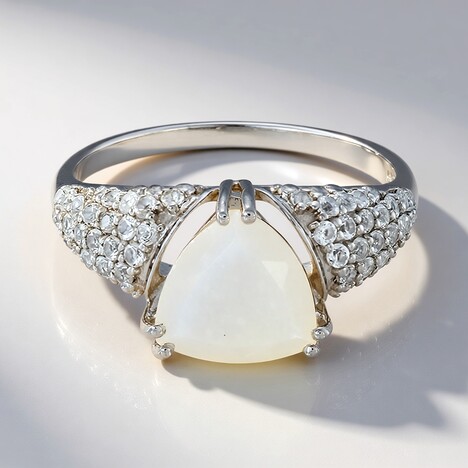 Anello in argento con Pietra di Luna Bianca