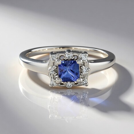 Anello in argento con Tanzanite