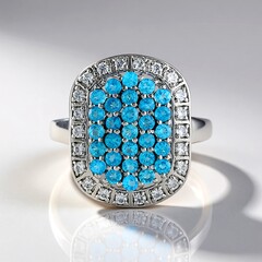 Bague en argent et Apatite bleu néon