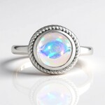 Anello in argento con Opale di Welo
