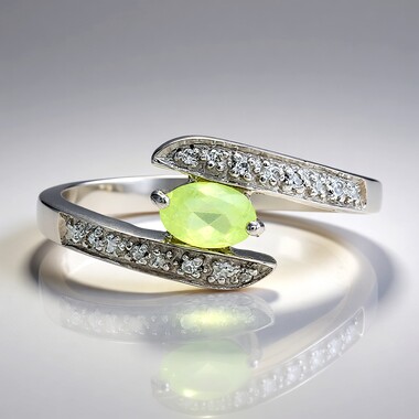 Anillo en plata con Prehnita