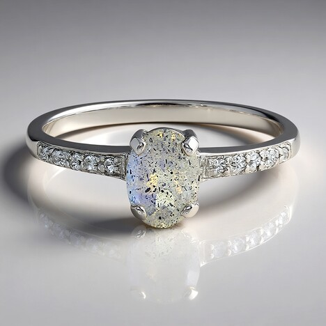 Anello in argento con Labradorite
