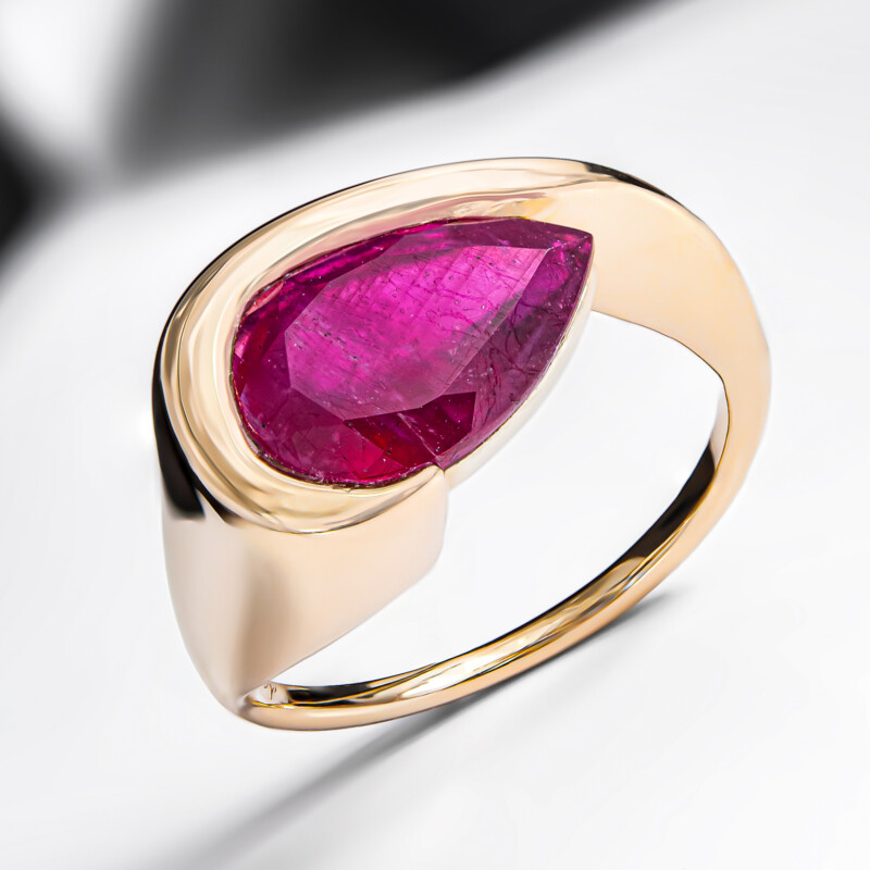 Bague en or et Rubis de Madagascar (de Melo)