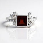 Anello in argento con Granato Mozambico