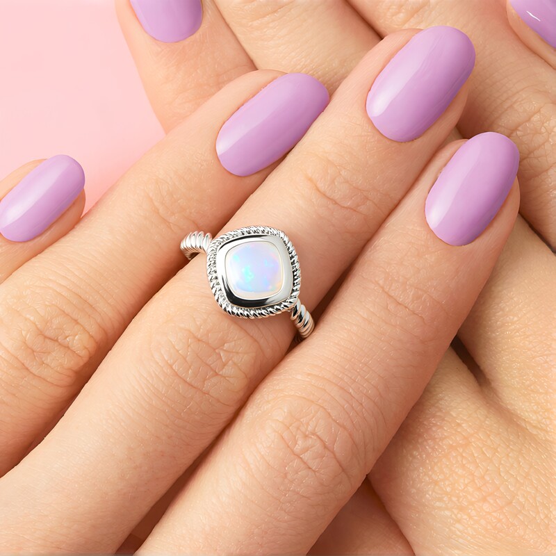 Anillo en plata con Ópalo de Welo