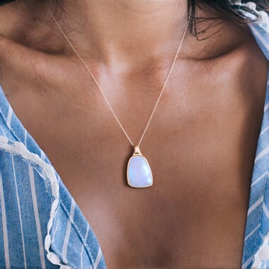Ciondolo in argento con Pietra di Luna Blu (KM by Juwelo)