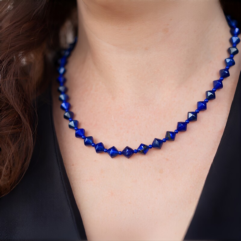 Zilveren halsketting met lapis lazulistenen