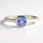 Anello in argento con Tanzanite