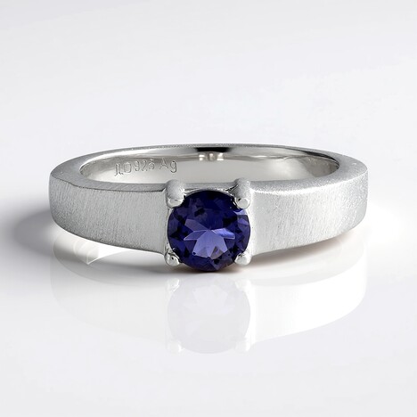 Anello in argento con Iolite