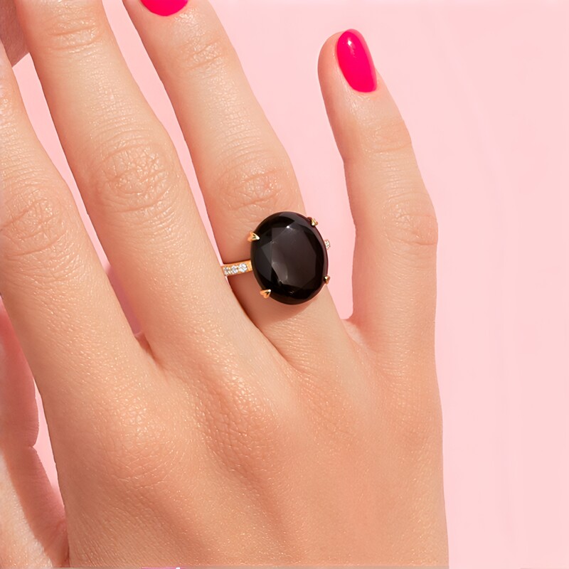 Anello in oro con Zaffiro Stellato Nero