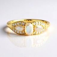 Zilveren ring met een Welo-opaal