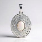 Ciondolo in argento con Opale di Welo