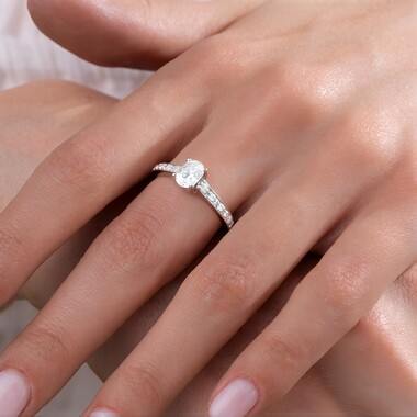 Anillo en plata con Cuncita amarillo canario