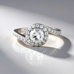 Anello in argento con Petalite