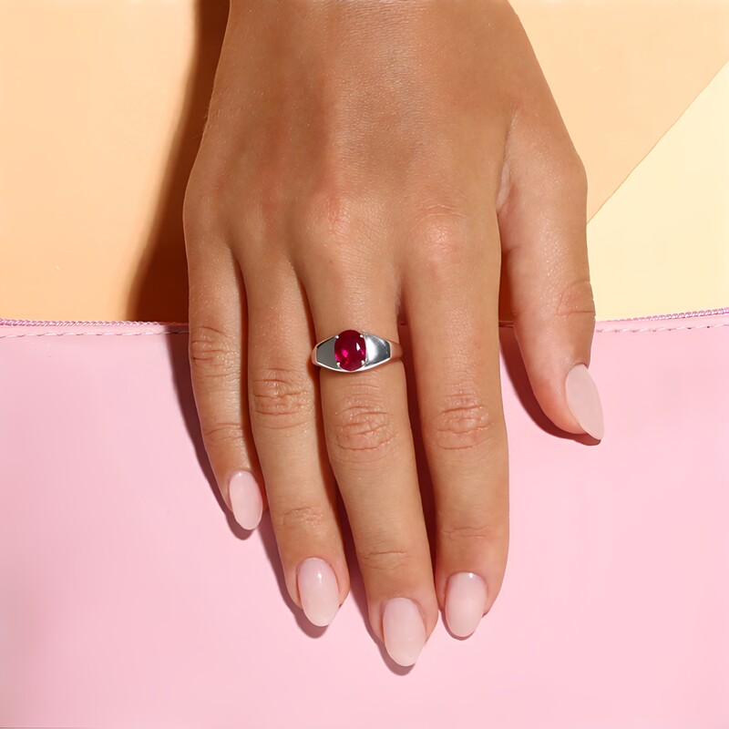 Zilveren ring met een Madagaskar Robijn (de Melo Essence)