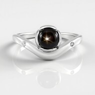 Bague en argent et Saphir étoilé noir (de Melo Essence)