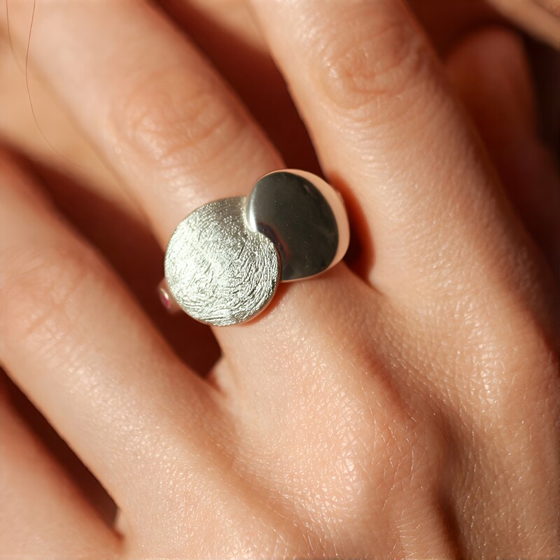 Anello in argento con Rubino del Madagascar