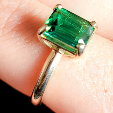 Anello in oro con Tormalina di Golconda (CUSTODANA)