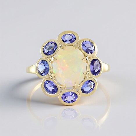 Anello in oro con Opale di Welo