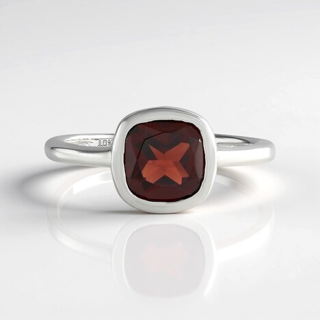 Anello in argento con Granato Mozambico