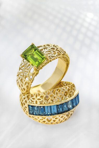 Bague en or et Topaze bleu de Londres (Ornaments by de Melo)