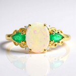 Anillo en oro con Ópalo de Australia (CIRARI)