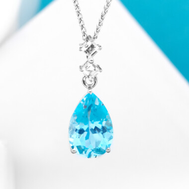 Colgante en plata con Topacio azul cielo