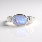 Anello in argento con Pietra di Luna Blu (KM by Juwelo)