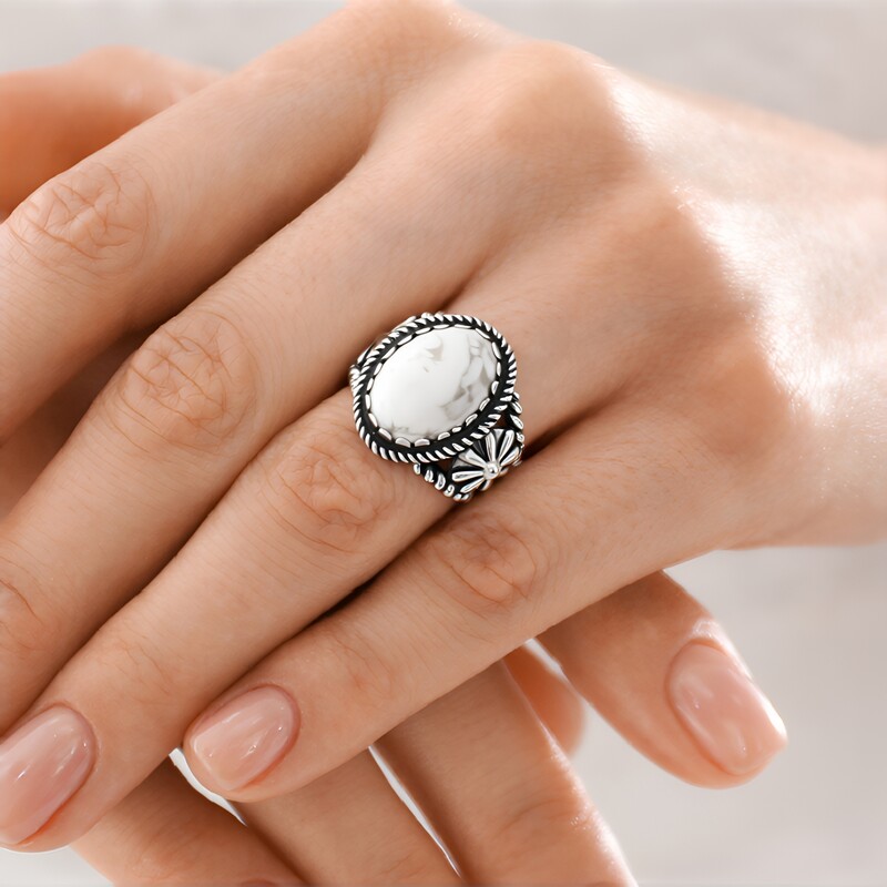 Anello in argento con Howlite (Desert Chic)