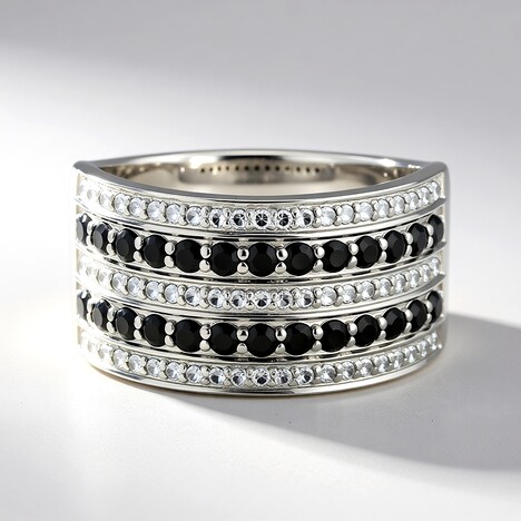 Bague en argent et Spinelle noir